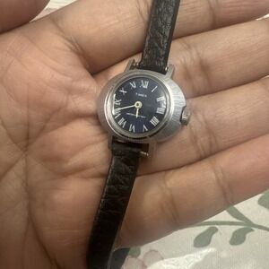 Works Vintage Timex Dynamic France Ladies Watch 26mm Roman Dial Manual Wind Runs